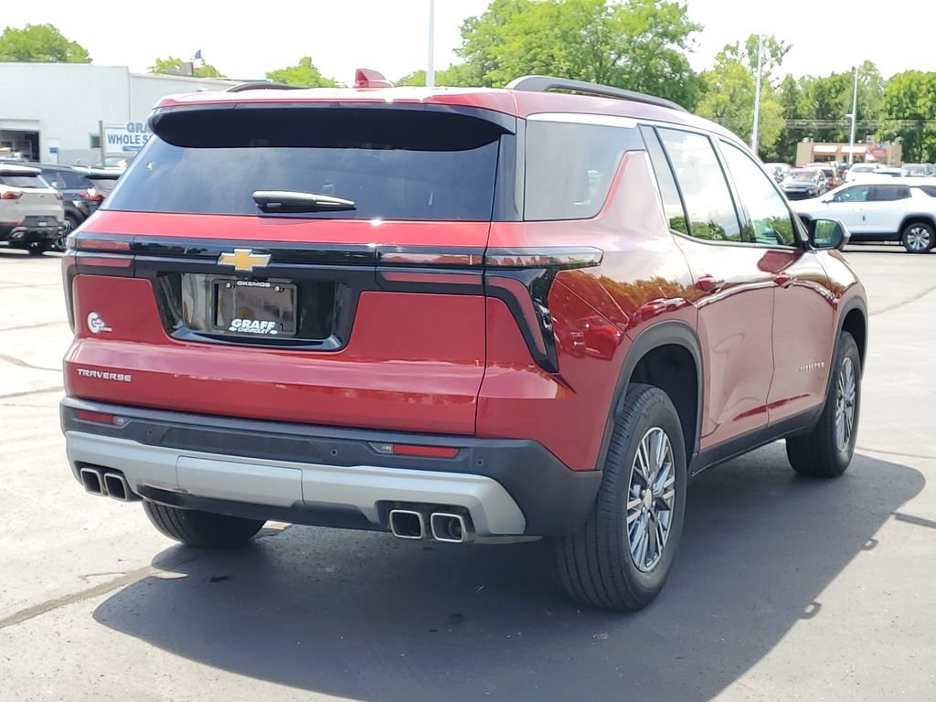 Used 2025 Chevrolet Traverse LT w/ Driver Confidence Package FWD image 3