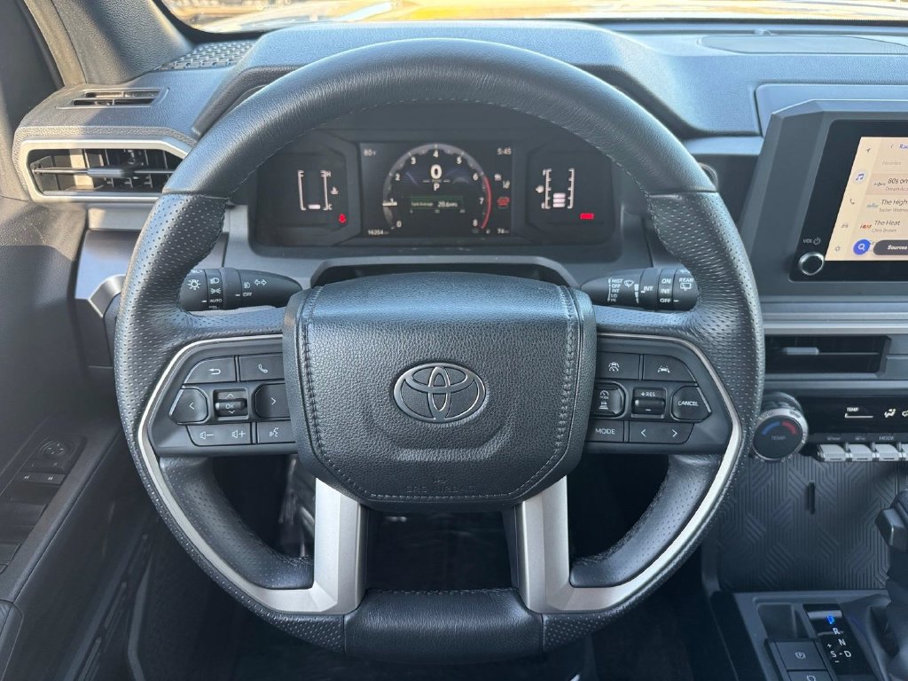 Used 2025 Toyota 4Runner SR5 AWD/4WD image 9