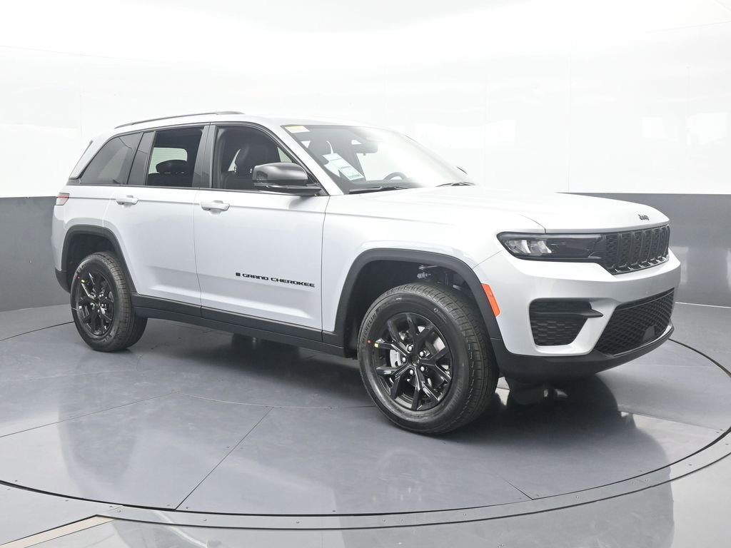 New 2025 Jeep Grand Cherokee Altitude image 8