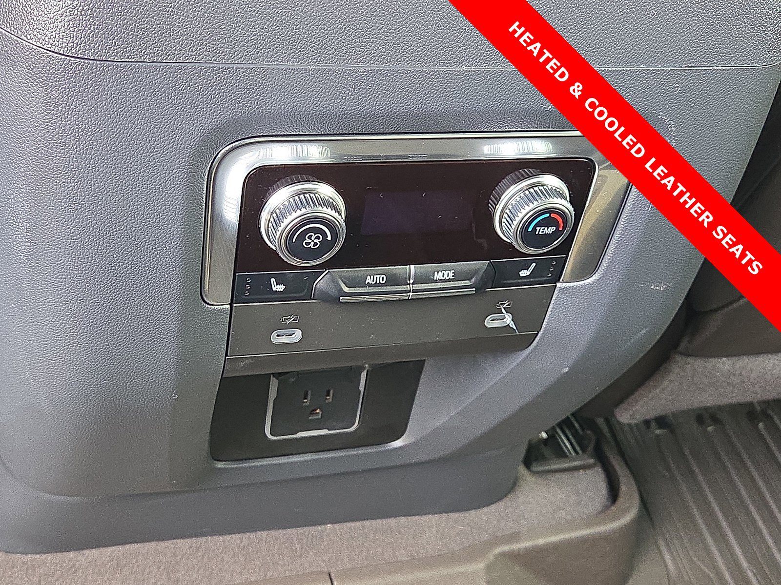 Used 2024 GMC Yukon Denali image 12