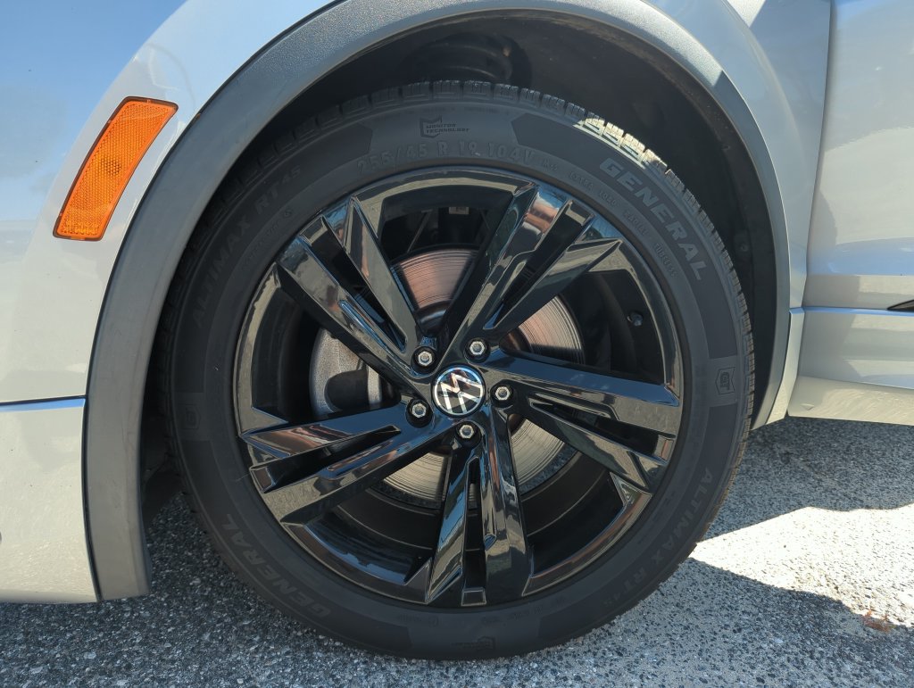 Used 2023 Volkswagen Tiguan SE R-Line FWD image 47