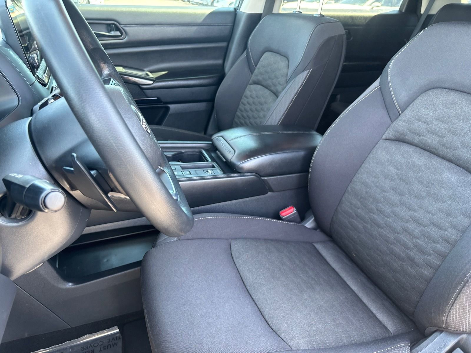 Used 2023 Nissan Pathfinder S image 23