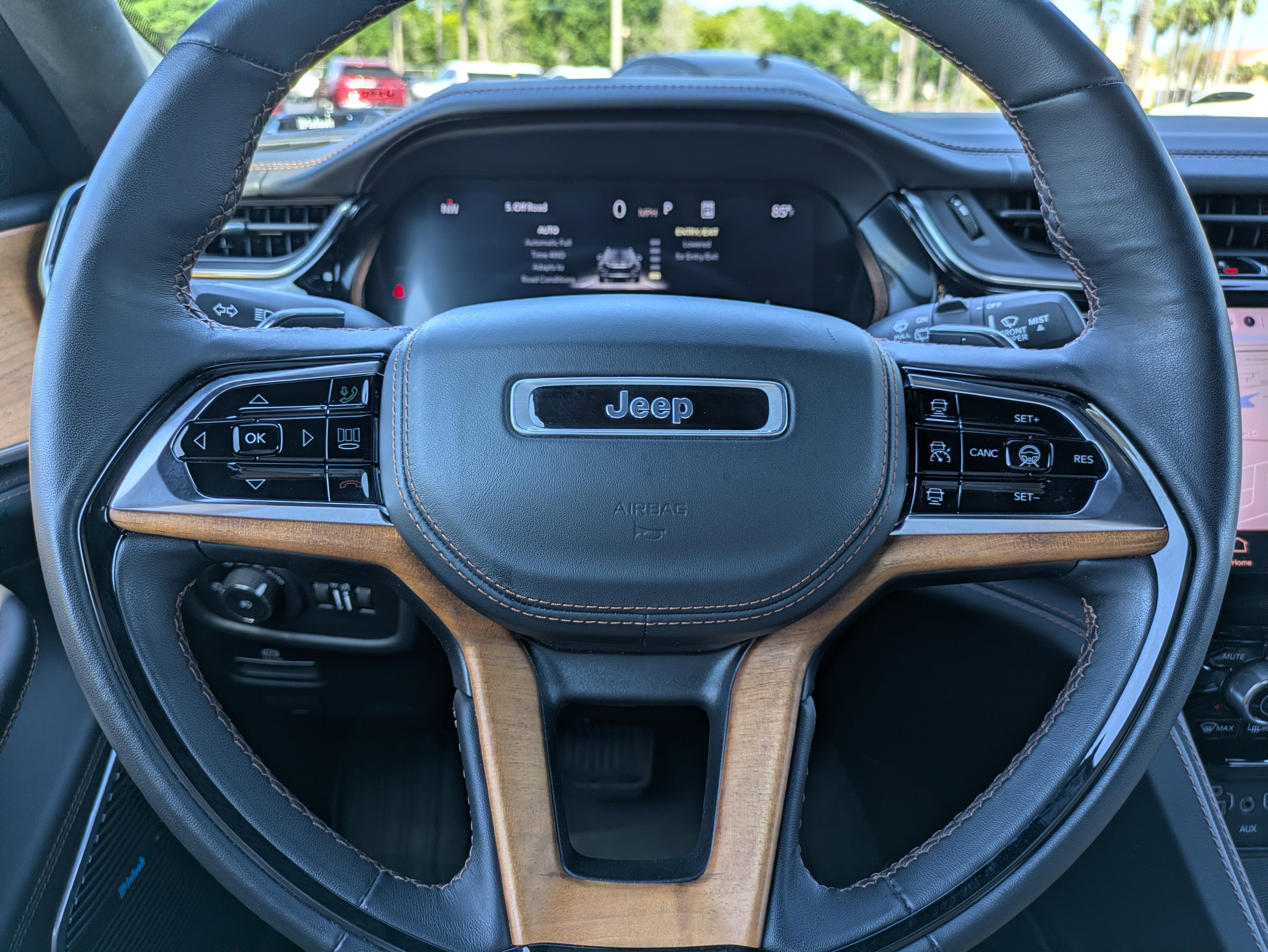 Used 2023 Jeep Grand Cherokee Summit AWD/4WD image 27