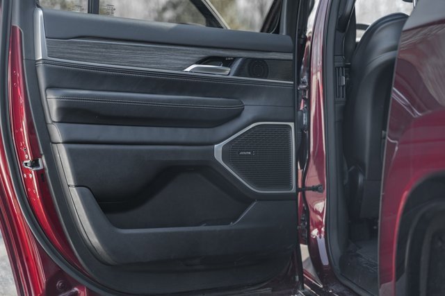 Used 2024 Jeep Wagoneer L Series III w/ Flexible Seating Group image 47