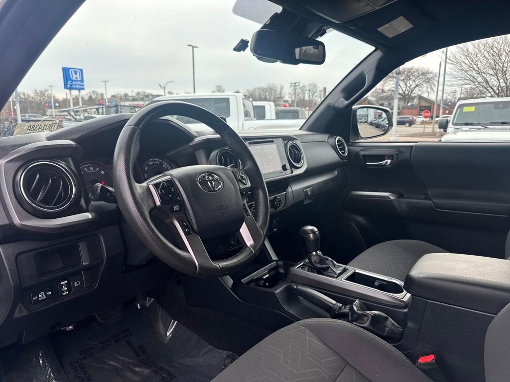Used 2018 Toyota Tacoma TRD Sport w/ Technology Package image 15