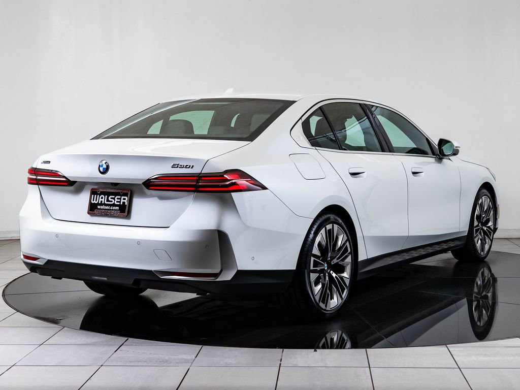 Certified 2025 BMW 530i xDrive AWD/4WD image 10
