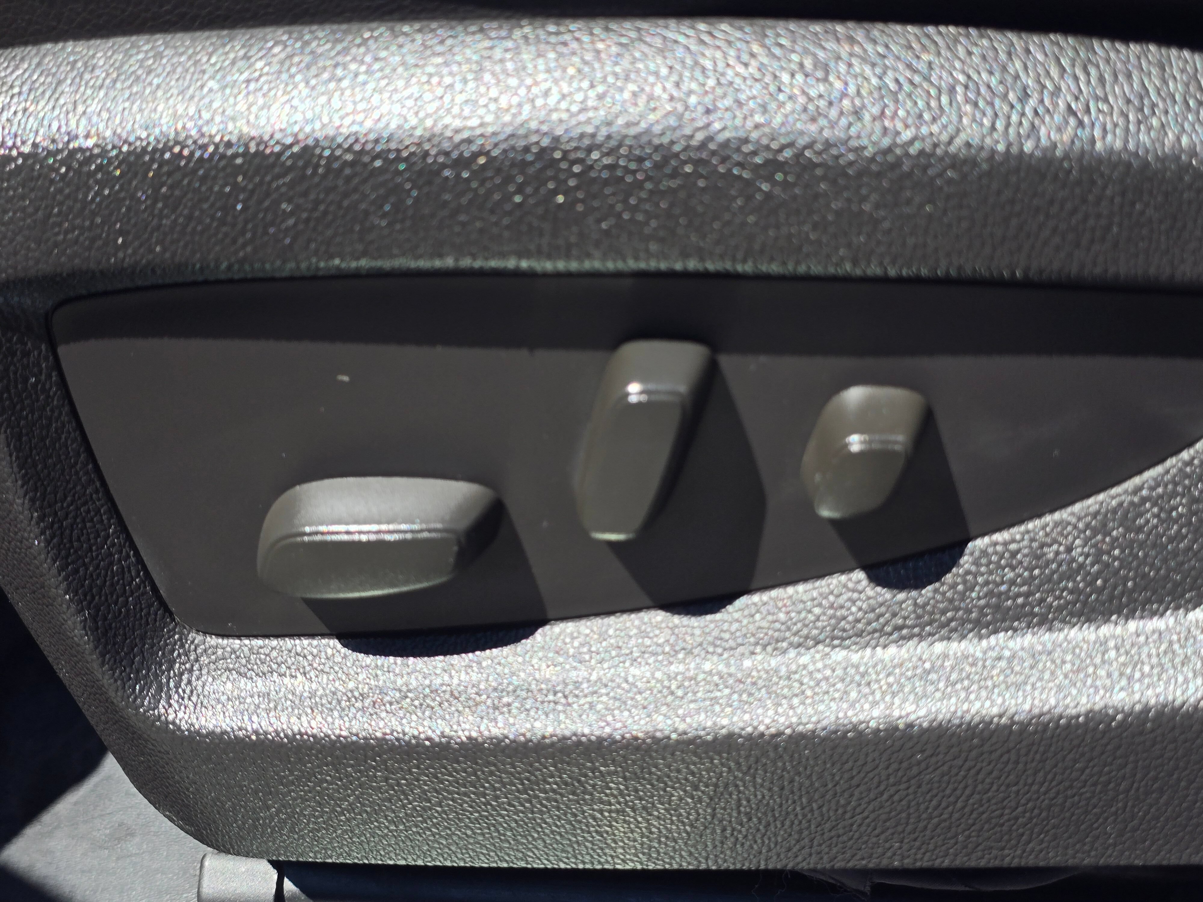 Used 2015 Chevrolet Silverado 1500 LTZ Z71 w/ LTZ Plus Package AWD/4WD image 25
