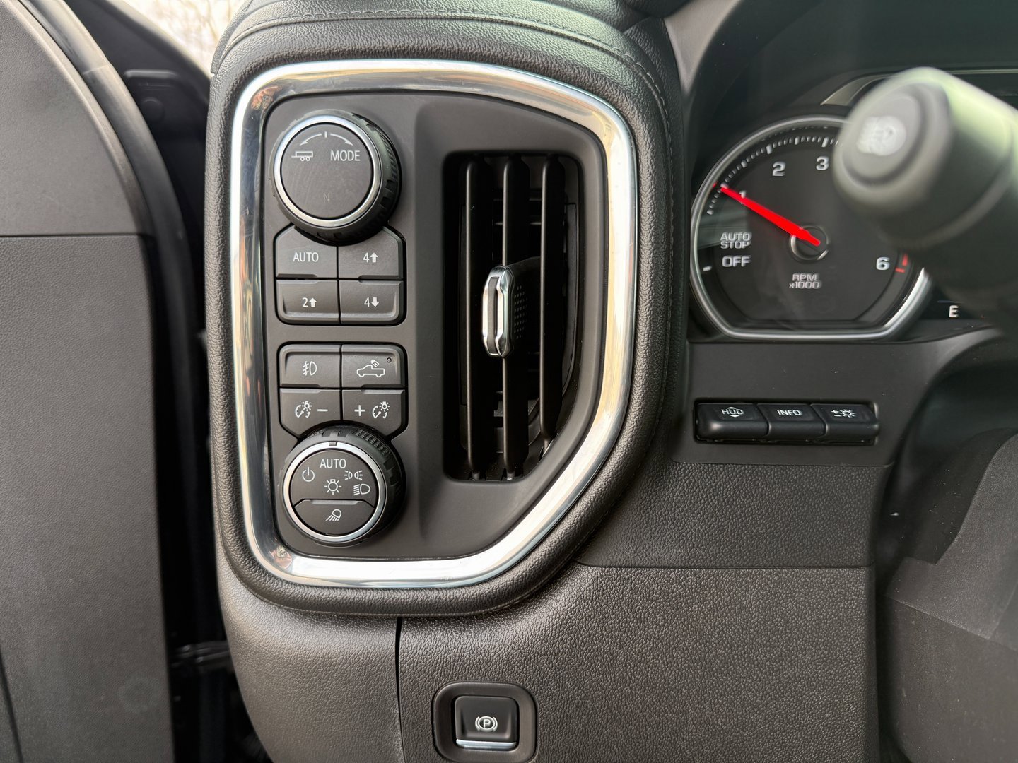 Used 2020 Chevrolet Silverado 1500 High Country w/ Technology Package image 21