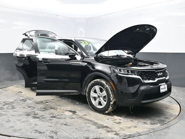Used 2023 Kia Sorento LX image 41
