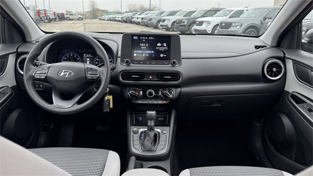 Used 2023 Hyundai Kona SE image 16