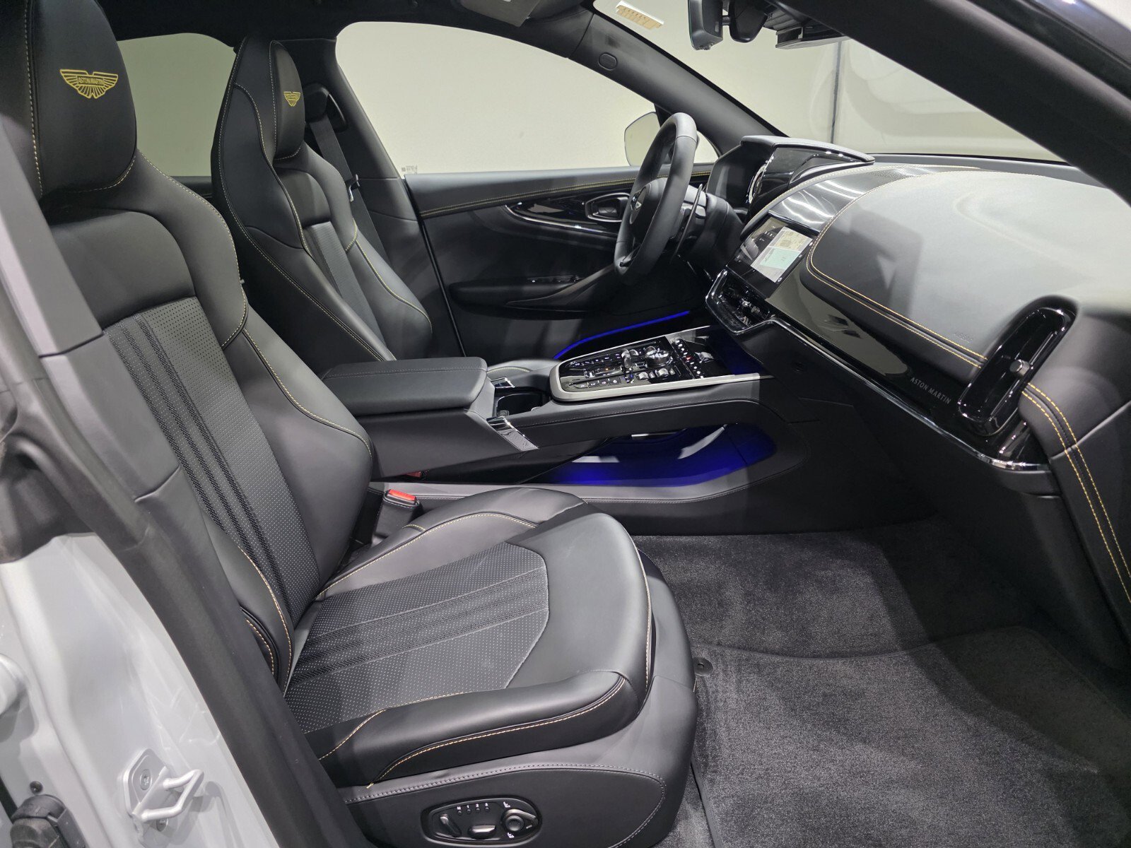 New 2026 Aston Martin DBX 707 image 21