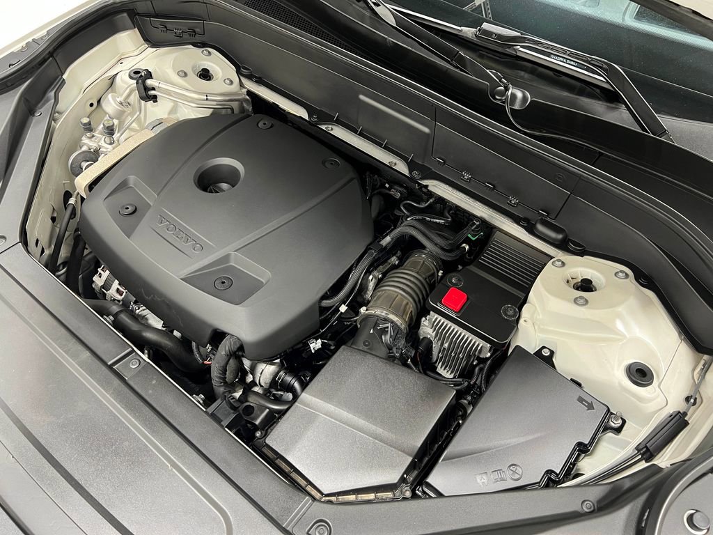 Used 2020 Volvo XC90 T6 Momentum AWD/4WD image 31