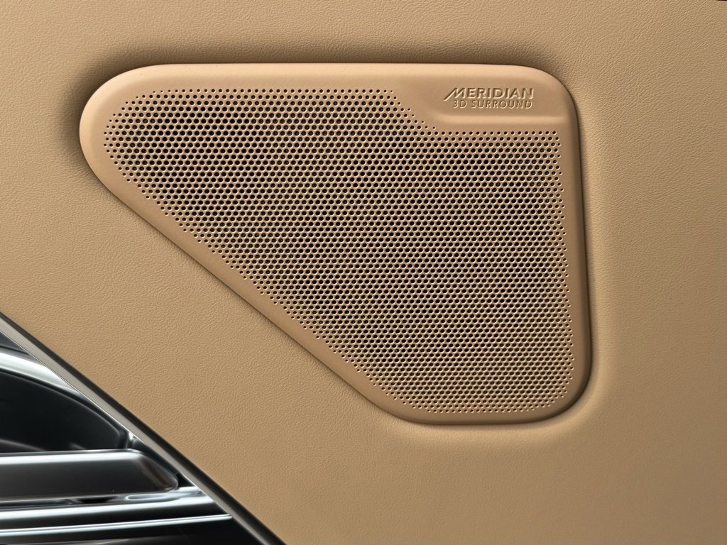 New 2025 Land Rover Range Rover Long Wheelbase SE image 37