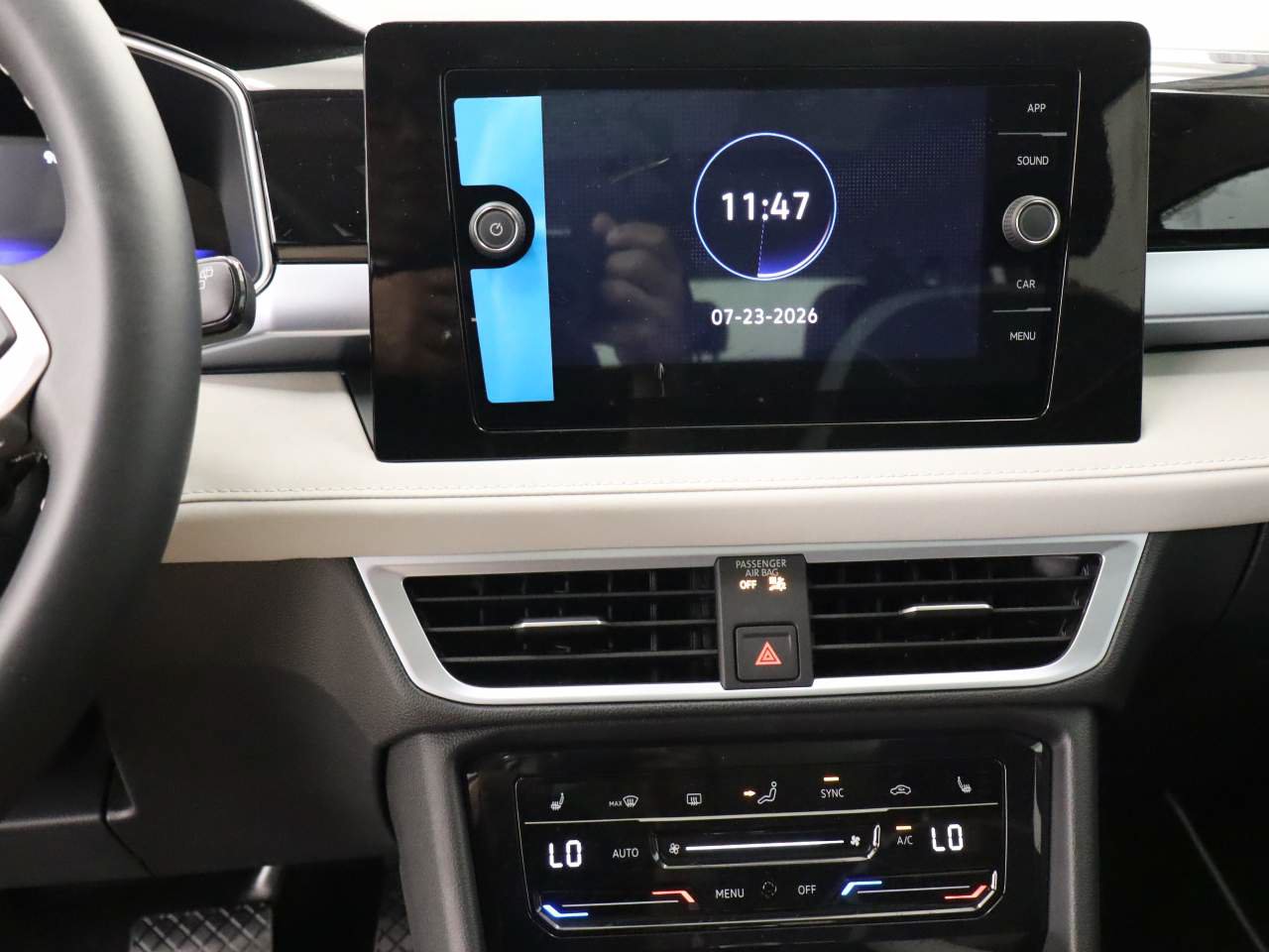 New 2026 Volkswagen Taos SE FWD image 9