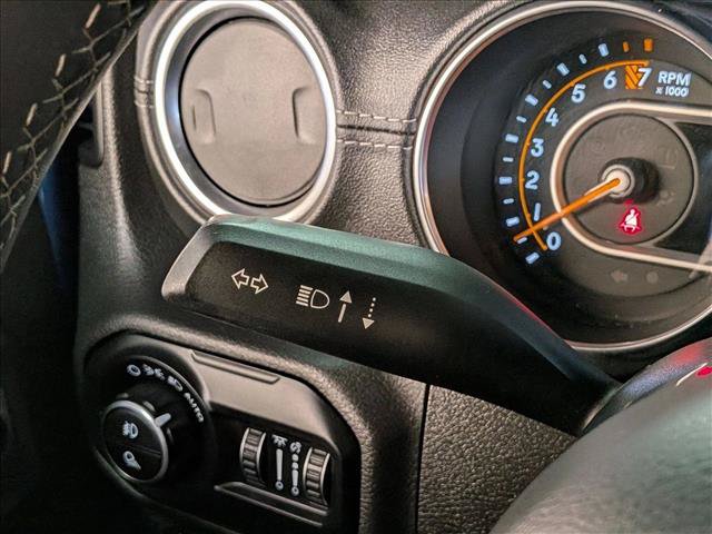 Used 2020 Jeep Gladiator Overland w/ Dual Top Group AWD/4WD image 14