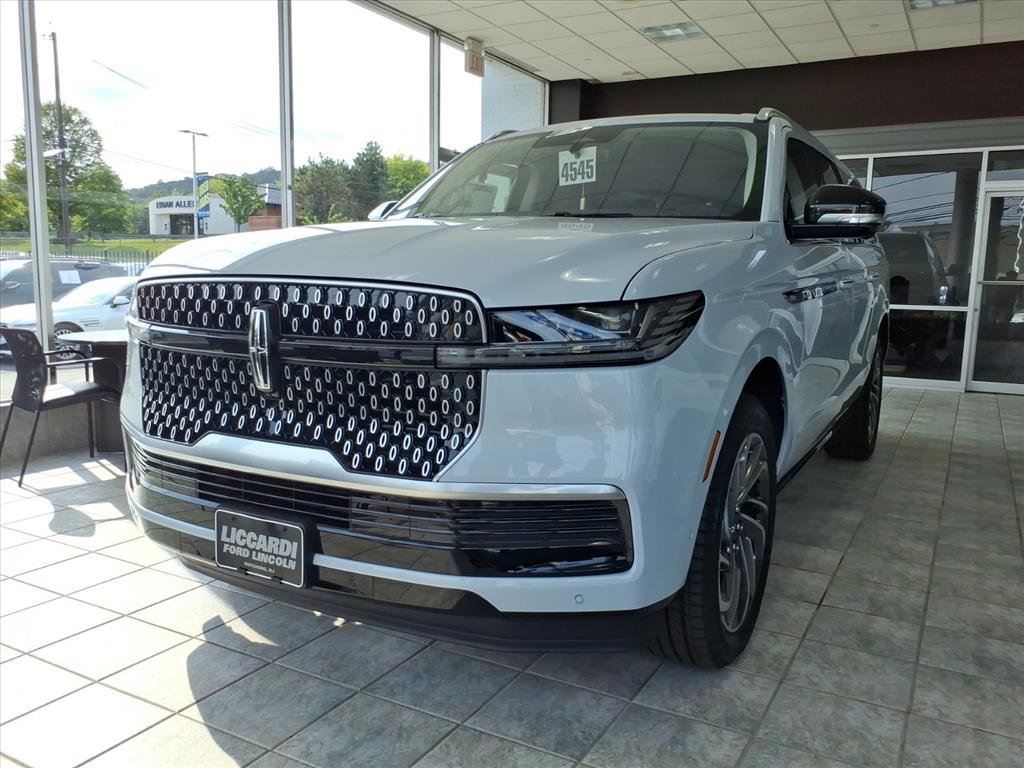 New 2025 Lincoln Navigator L Reserve image 3