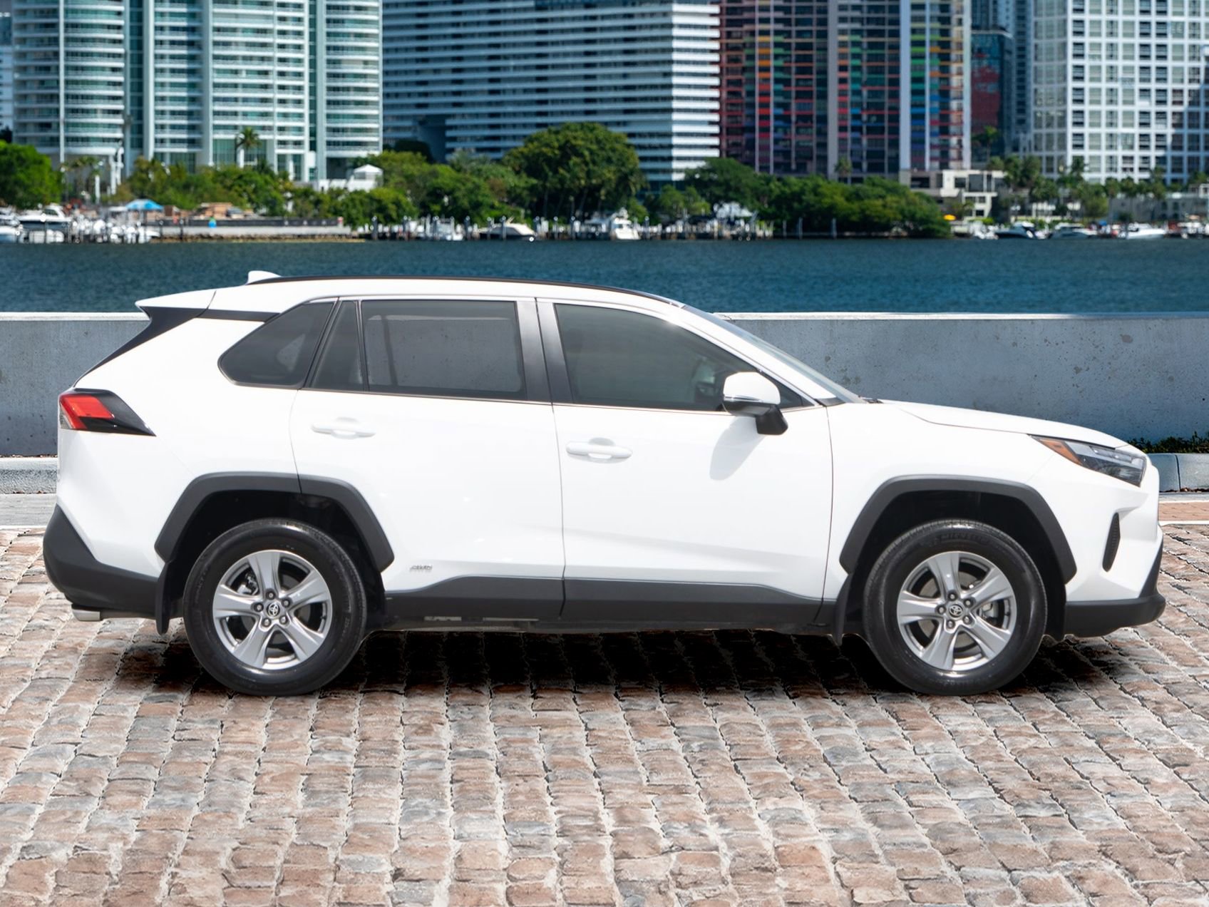 Used 2024 Toyota RAV4 XLE image 4