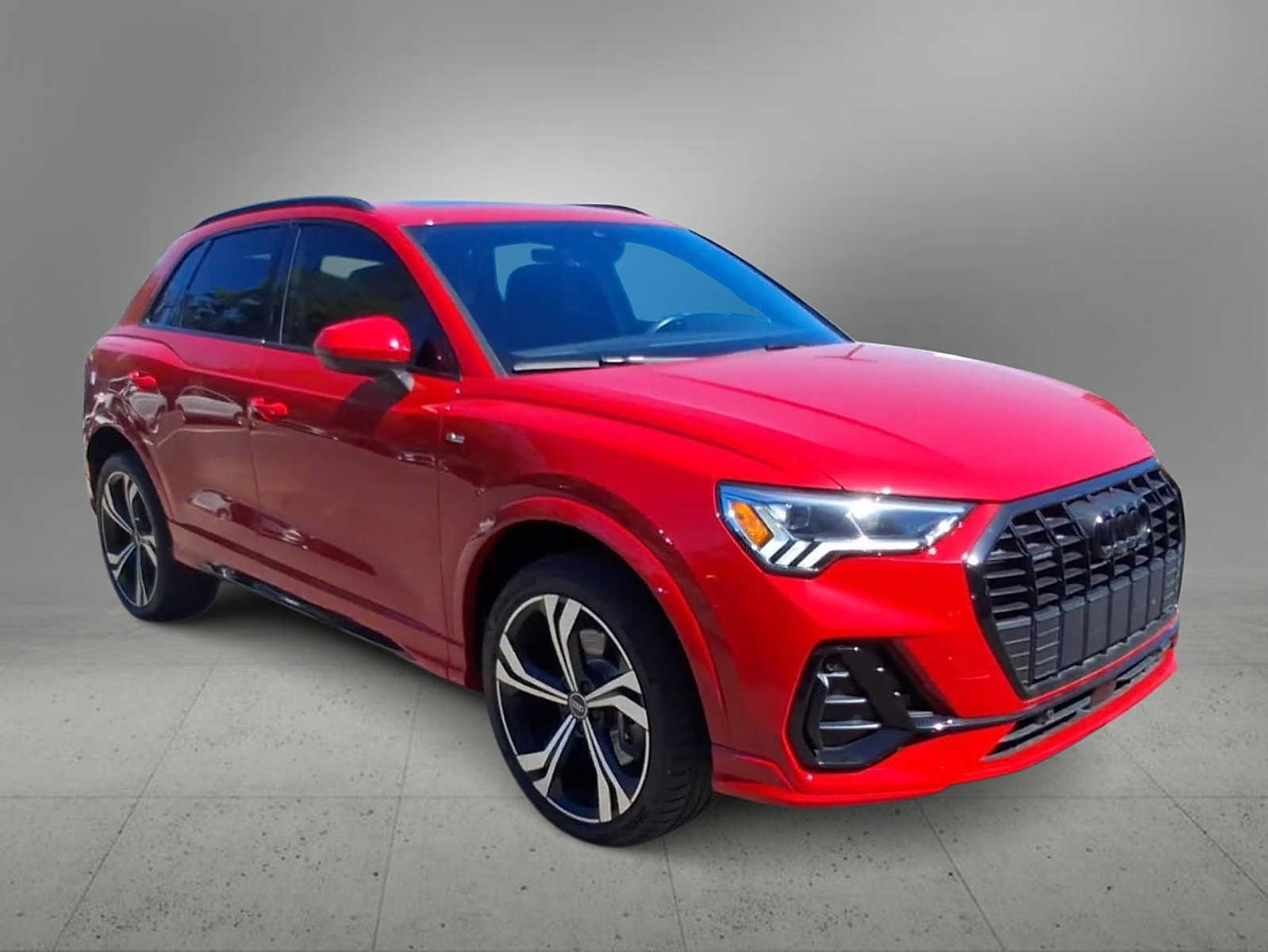 Used 2024 Audi Q3 2.0T Premium Plus w/ Premium Plus Package AWD/4WD image 2