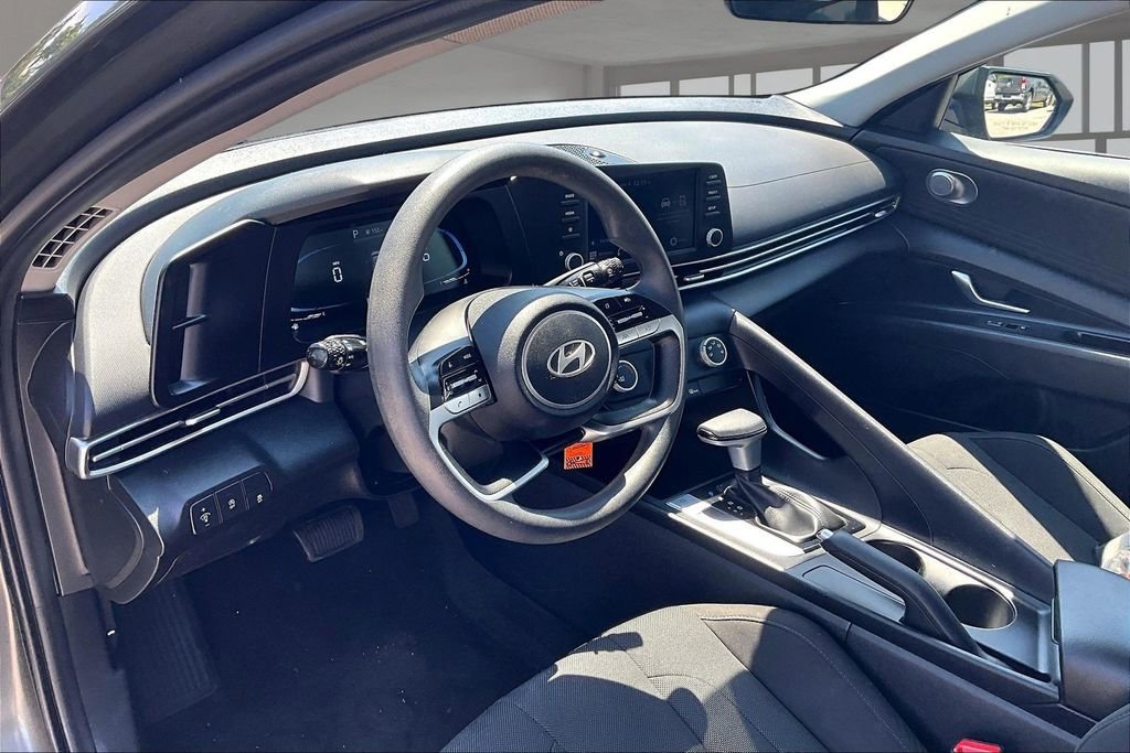 Used 2024 Hyundai Elantra SE FWD image 15