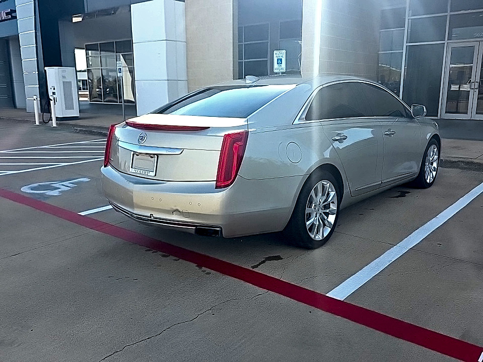 Used 2015 Cadillac XTS Luxury w/ Driver Awareness Package FWD image 10