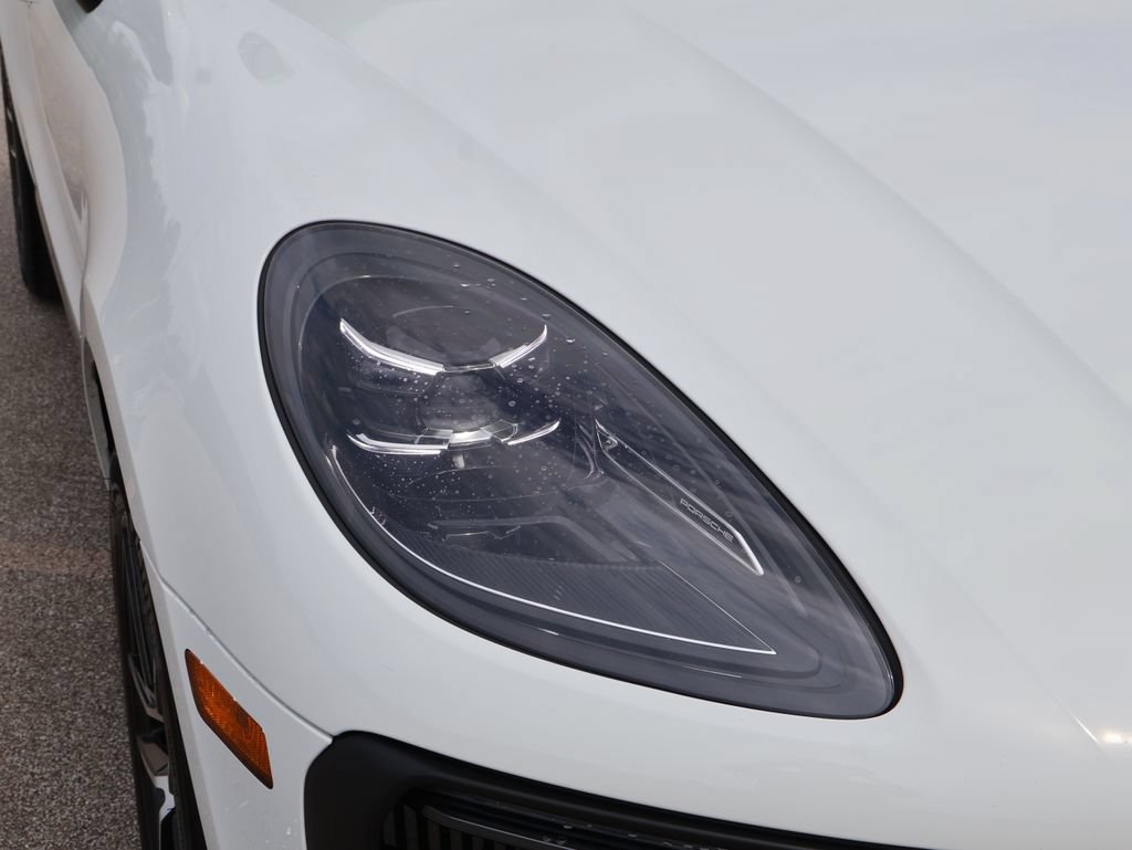 Certified 2024 Porsche Macan S AWD/4WD image 14