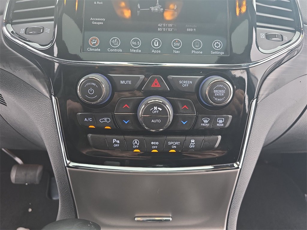 Used 2020 Jeep Grand Cherokee Altitude image 21