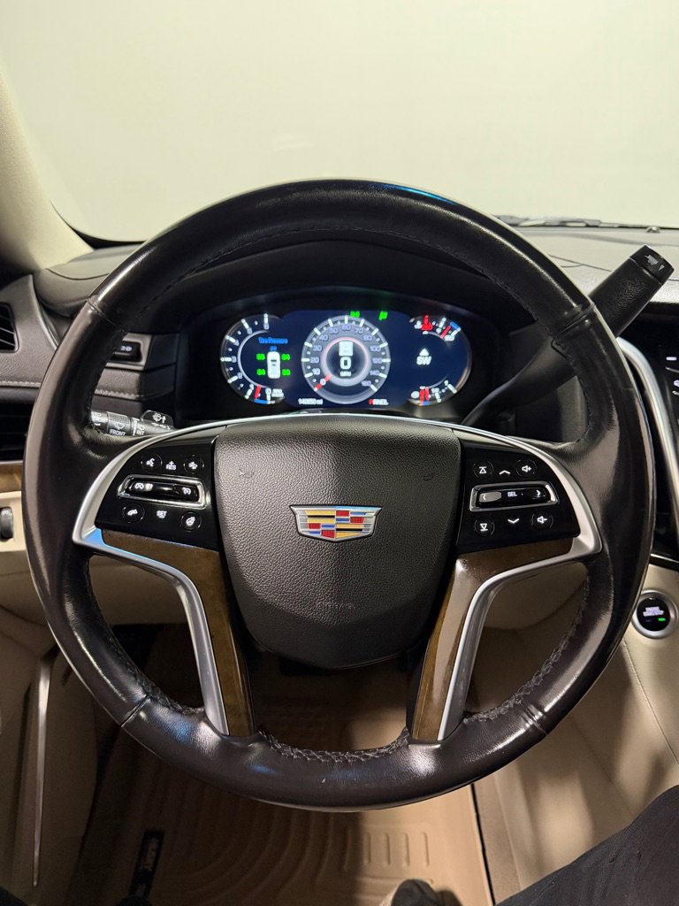 Used 2019 Cadillac Escalade ESV Luxury image 16