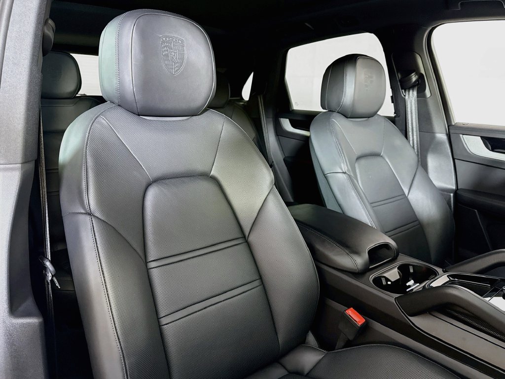 Certified 2025 Porsche Cayenne AWD/4WD image 18