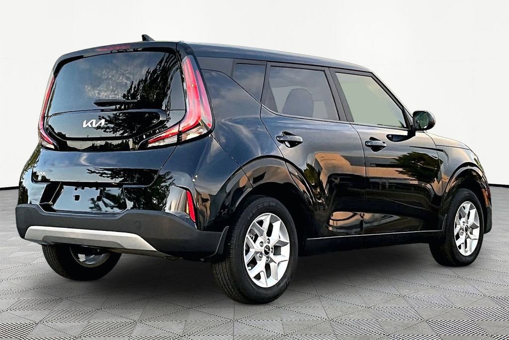 Used 2023 Kia Soul LX w/ LX Technology Package FWD image 5