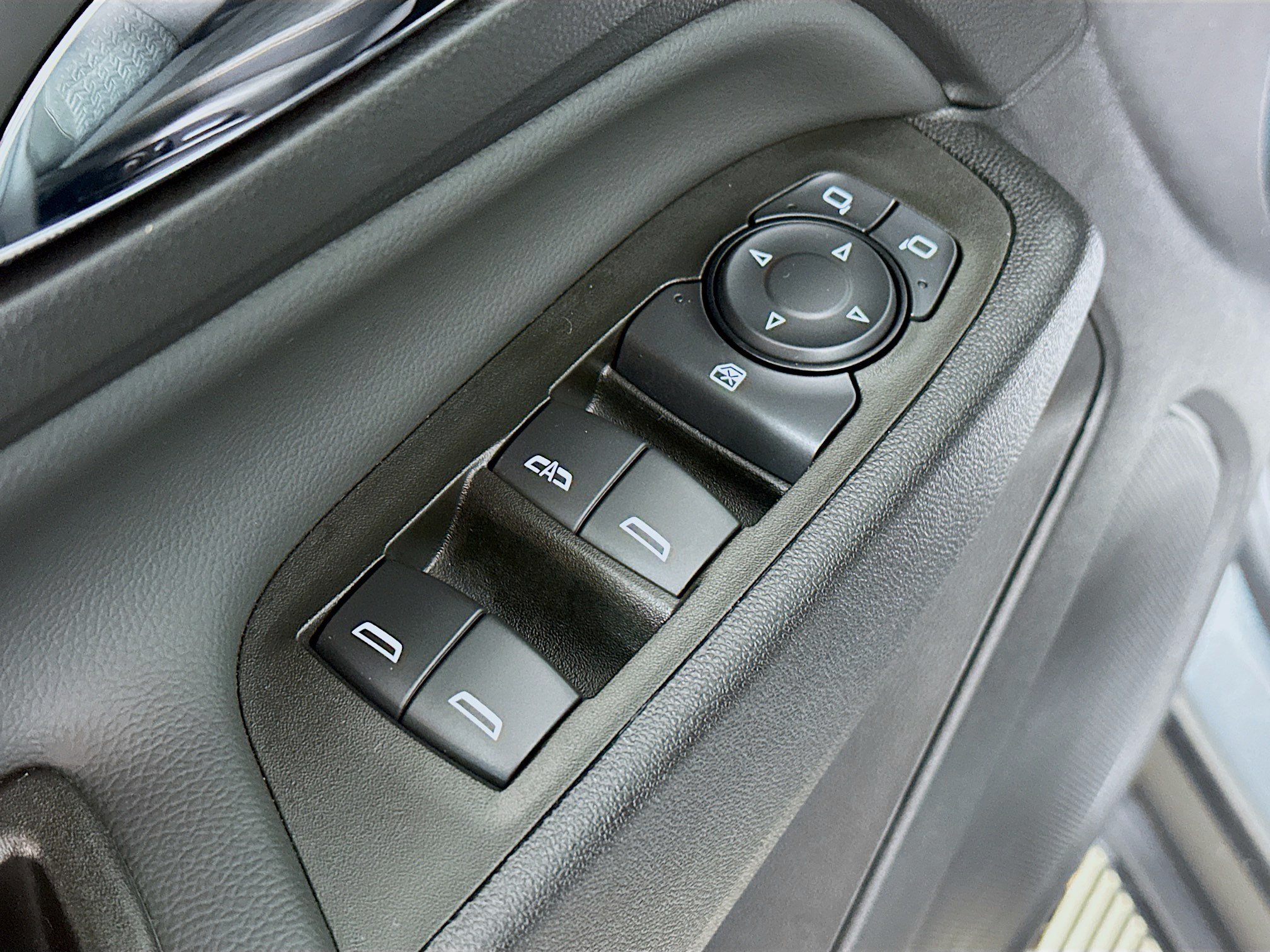 Used 2024 Chevrolet Equinox LT w/ LPO, Floor Liner Package FWD image 17