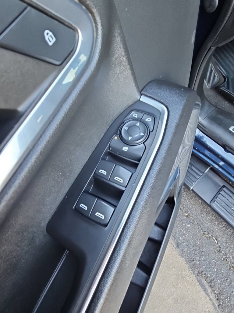Used 2023 Chevrolet Silverado 1500 LT AWD/4WD image 22