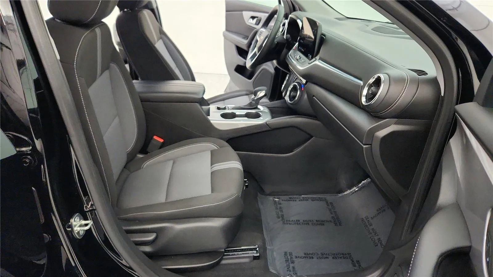 Used 2023 Chevrolet Blazer LT image 36