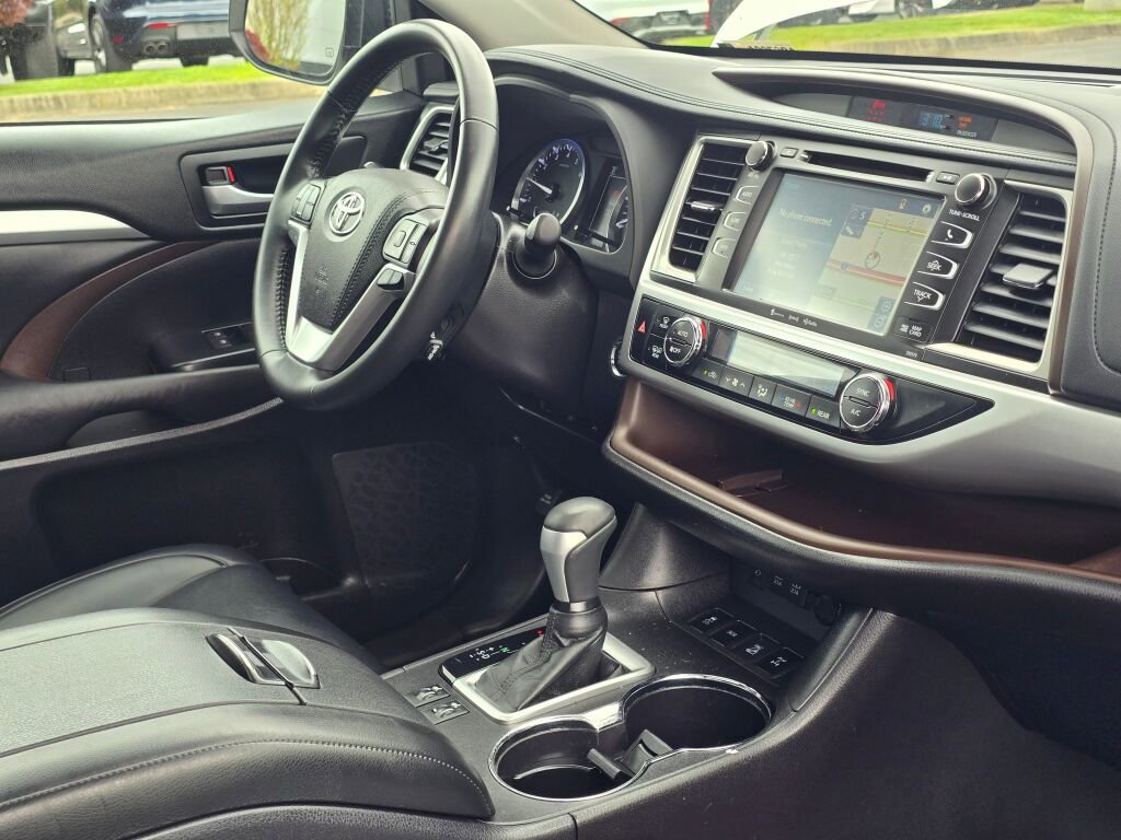 Used 2017 Toyota Highlander XLE AWD/4WD image 30