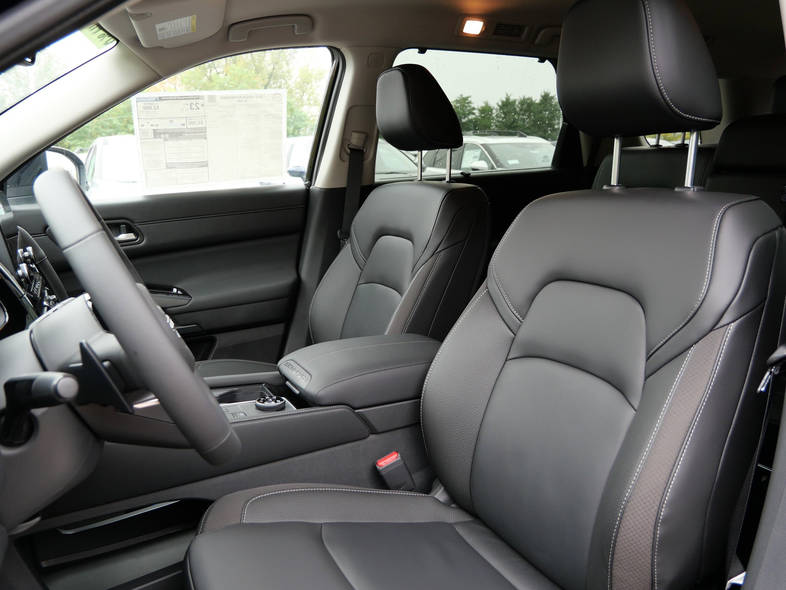 New 2025 Nissan Pathfinder SL image 5