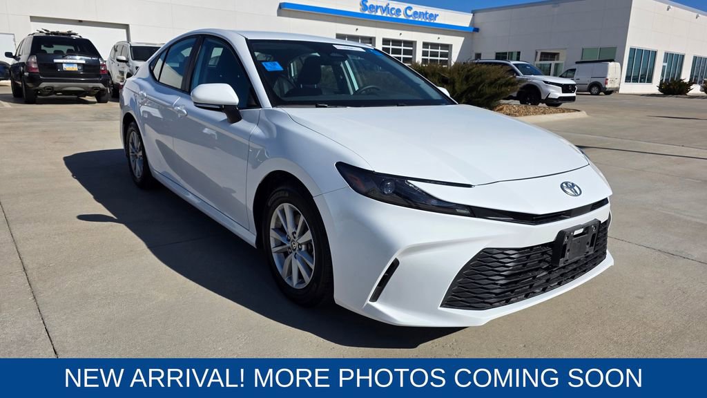 Used 2025 Toyota Camry LE image 7
