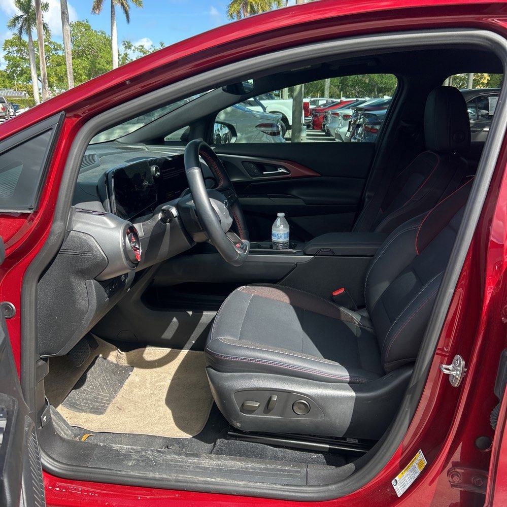 Used 2025 Chevrolet Equinox EV RS image 3