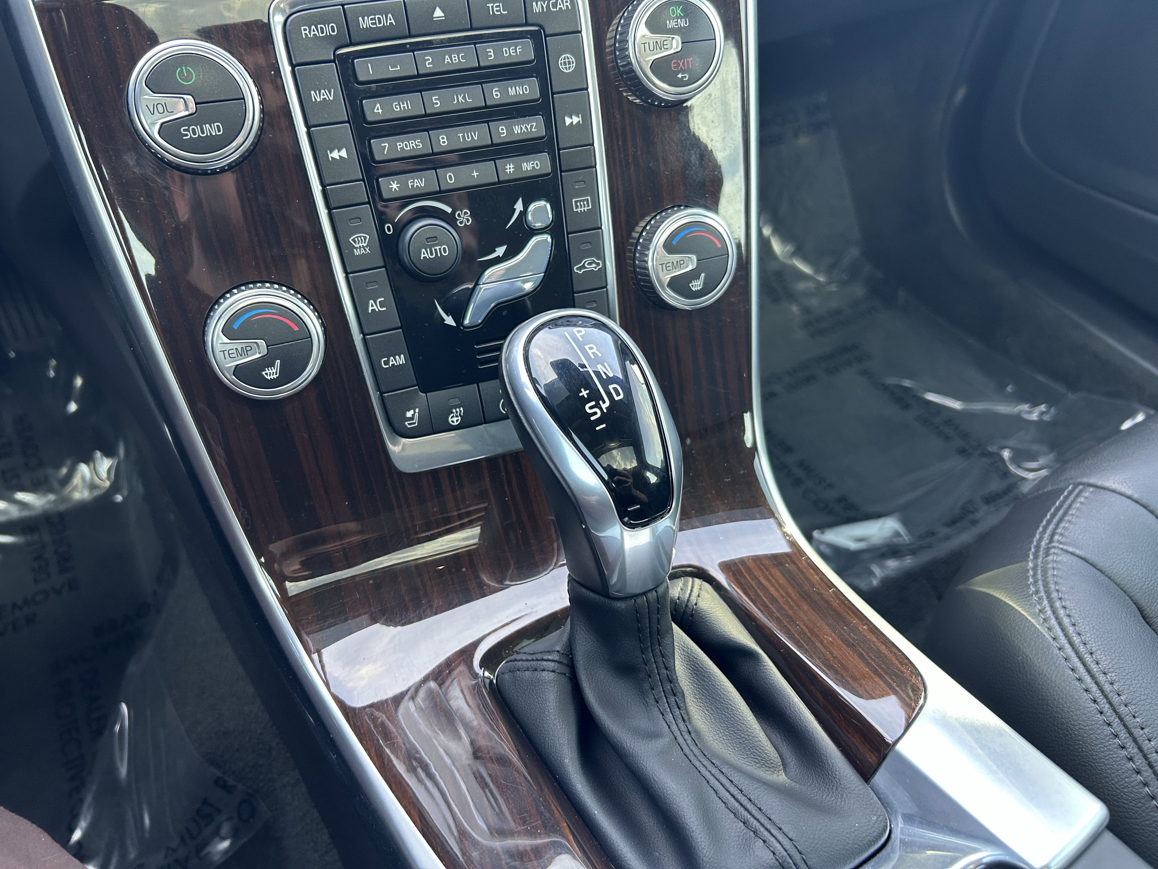 Used 2017 Volvo V60 T5 Platinum w/ Climate Package image 15