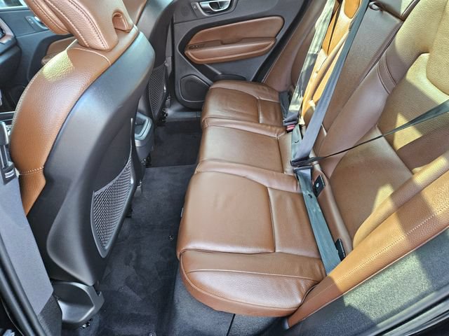Certified 2023 Volvo XC60 B5 Plus AWD/4WD image 12