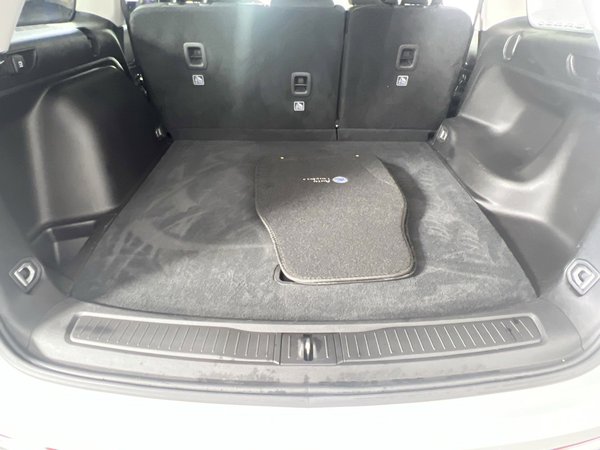 Used 2023 Jeep Grand Cherokee Laredo AWD/4WD image 23