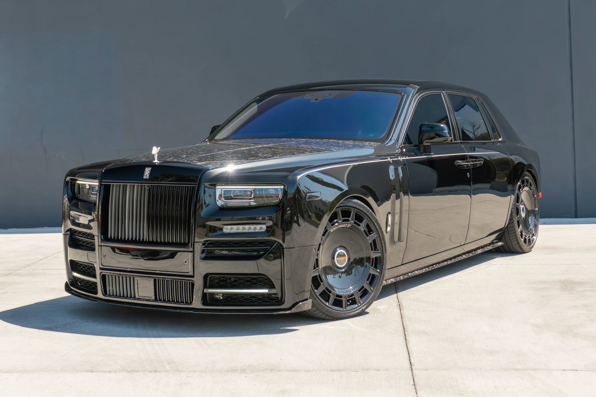 Used 2024 Rolls-Royce Phantom Sedan w/ The Phantom Package RWD image 3