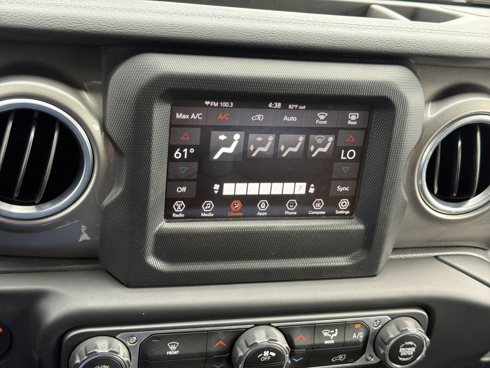 Used 2018 Jeep Wrangler Unlimited Sahara AWD/4WD image 20