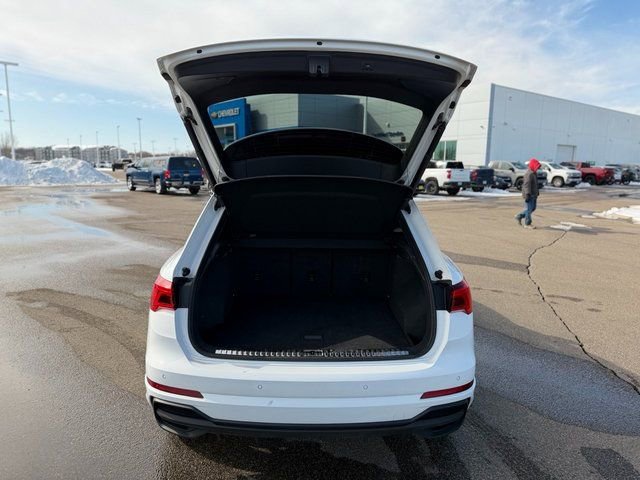 Used 2025 Audi Q3 2.0T Premium image 14