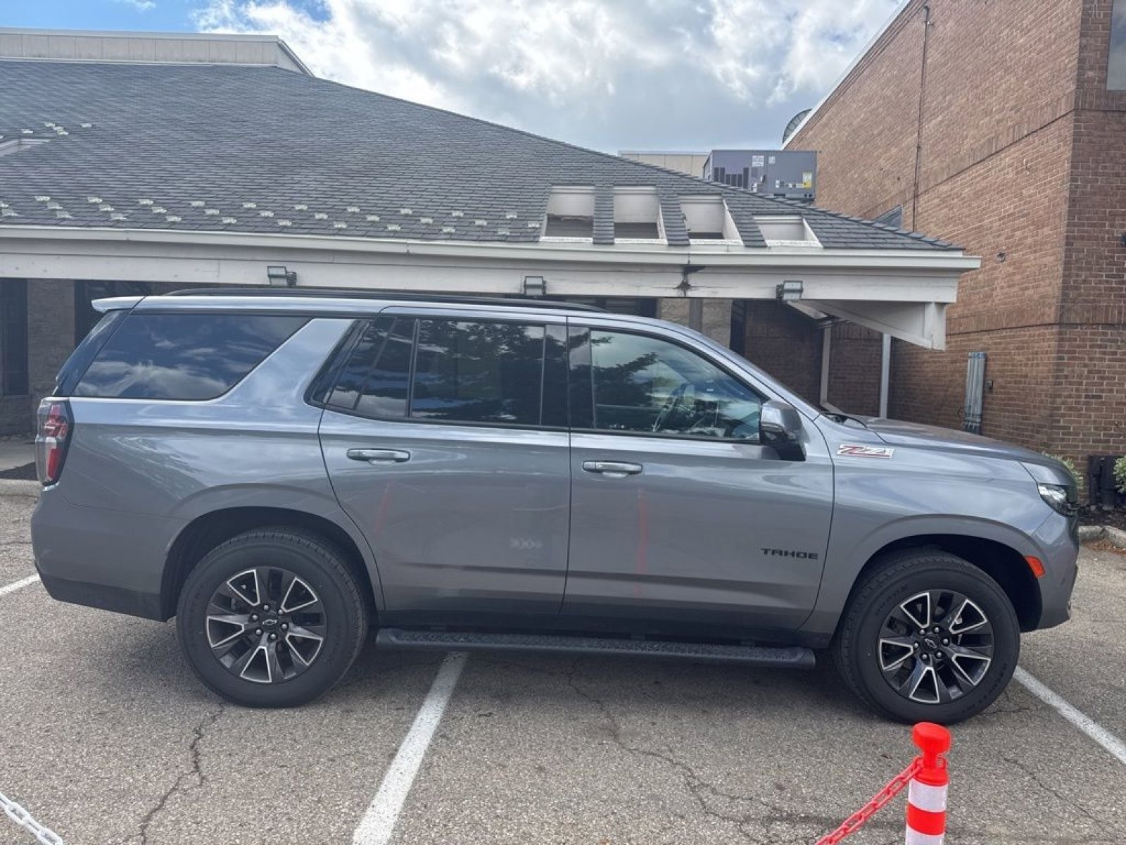 Used 2021 Chevrolet Tahoe Z71 w/ Z71 Off-Road Package AWD/4WD image 8