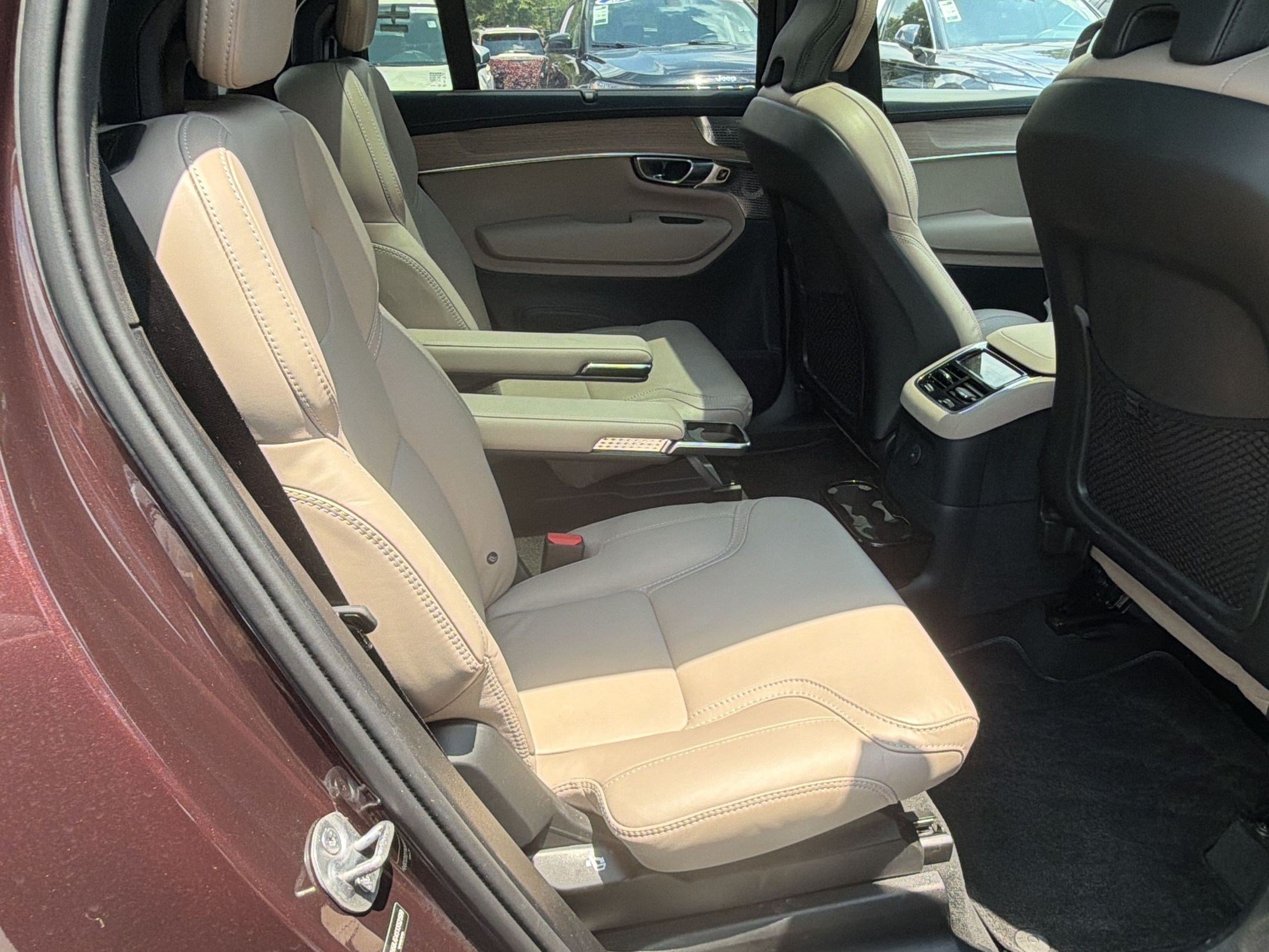 Used 2025 Volvo XC90 T8 Ultra w/ Lounge Package AWD/4WD image 30