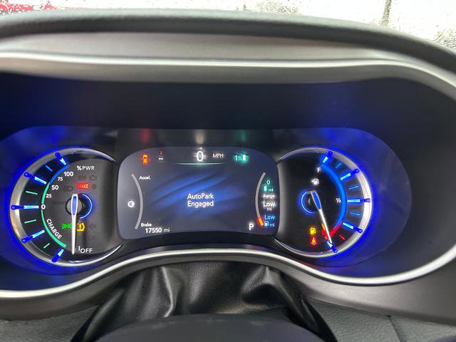 Certified 2022 Chrysler Pacifica Touring-L image 17