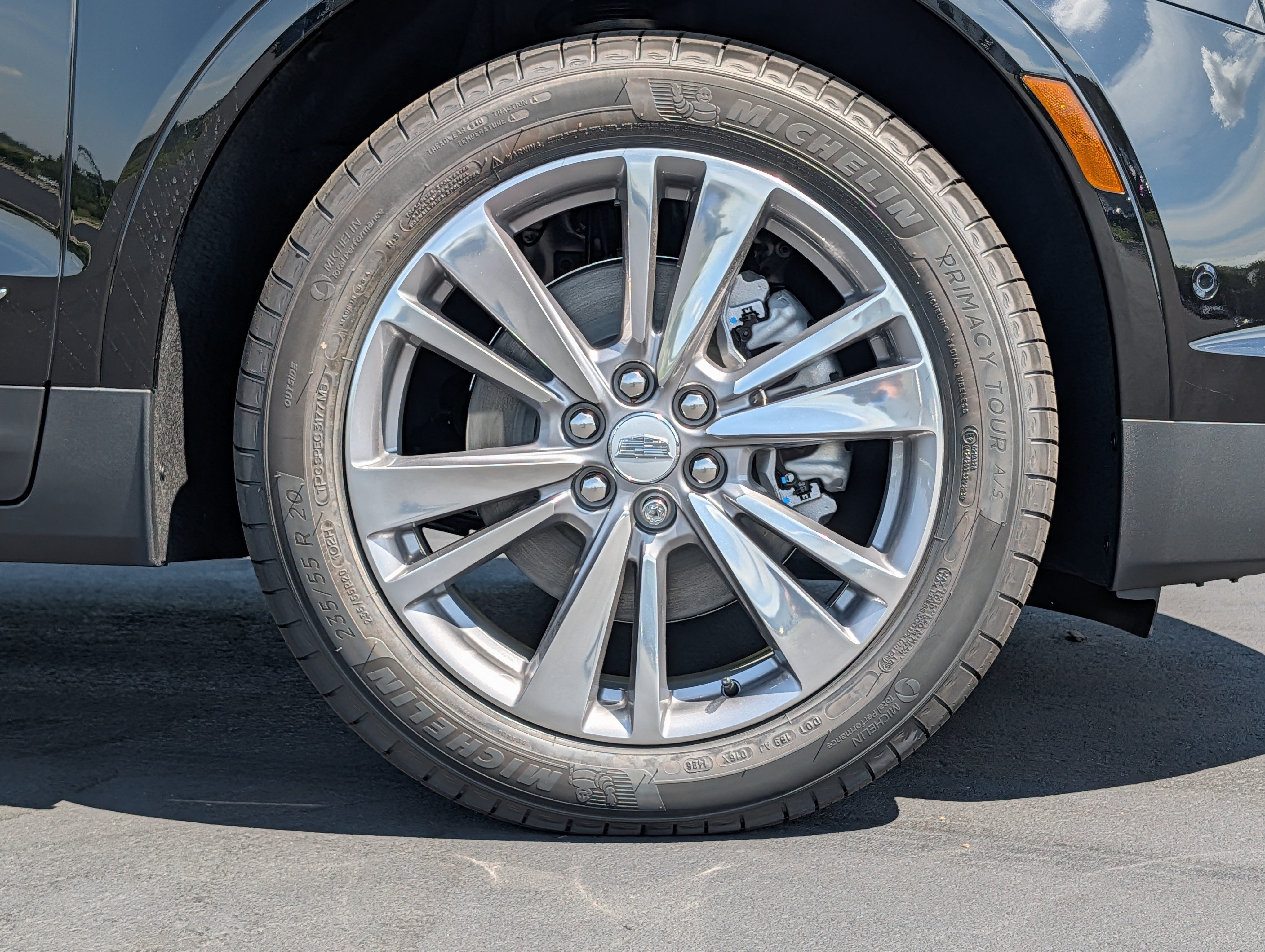 New 2026 Cadillac XT5 Premium Luxury w/ LPO, Floor Liner Package AWD/4WD image 9