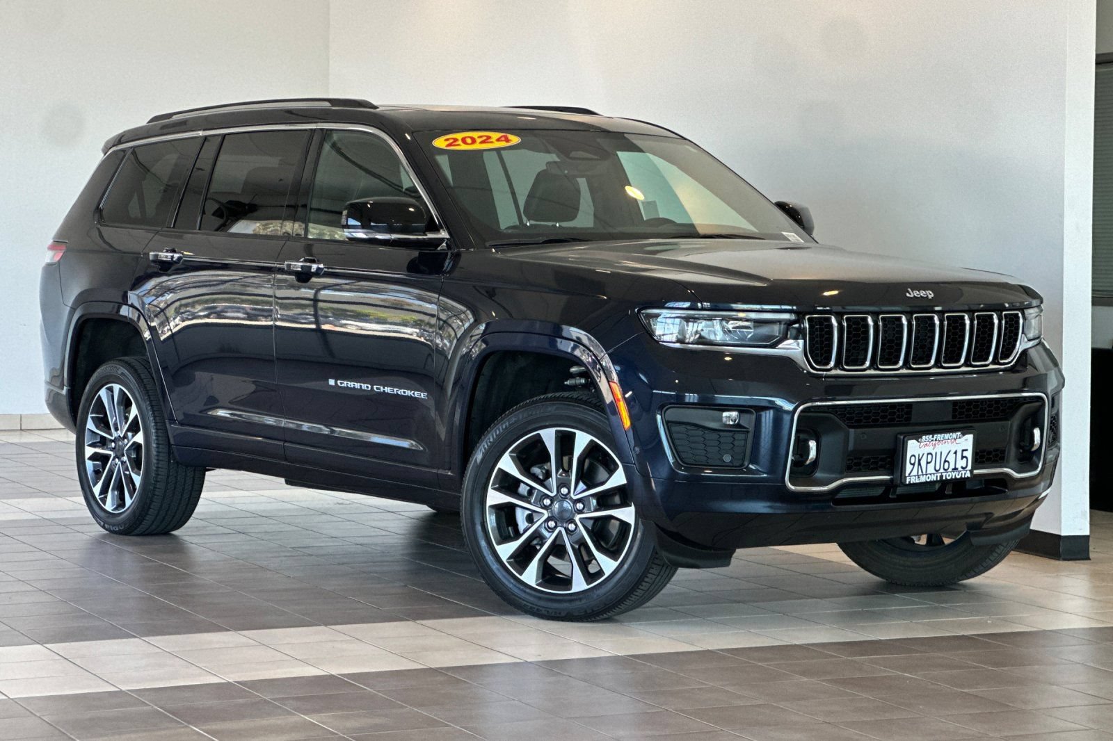 Used 2024 Jeep Grand Cherokee L Overland w/ Trailer Tow Package AWD/4WD image 2