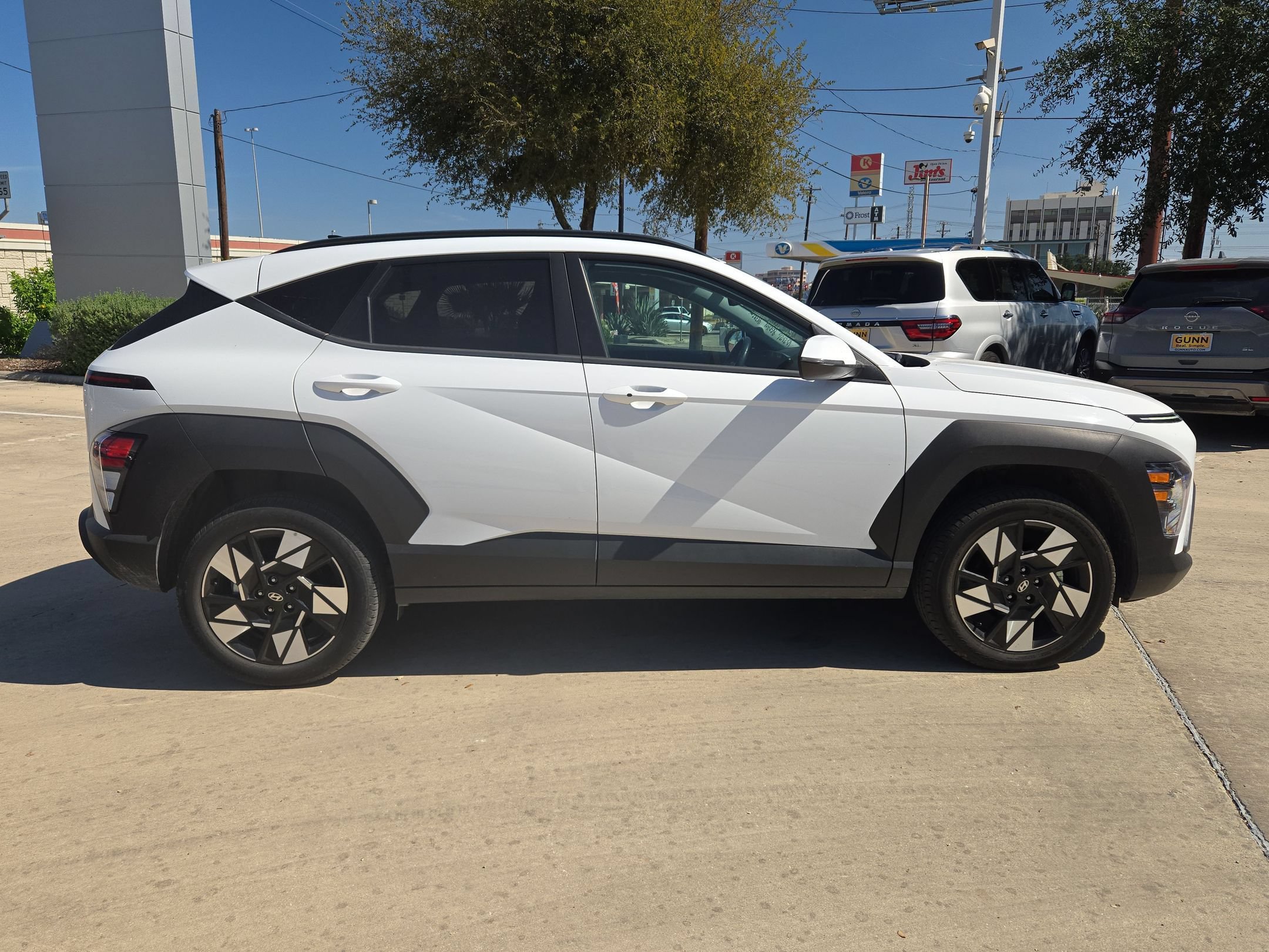Used 2025 Hyundai Kona SEL AWD/4WD image 2