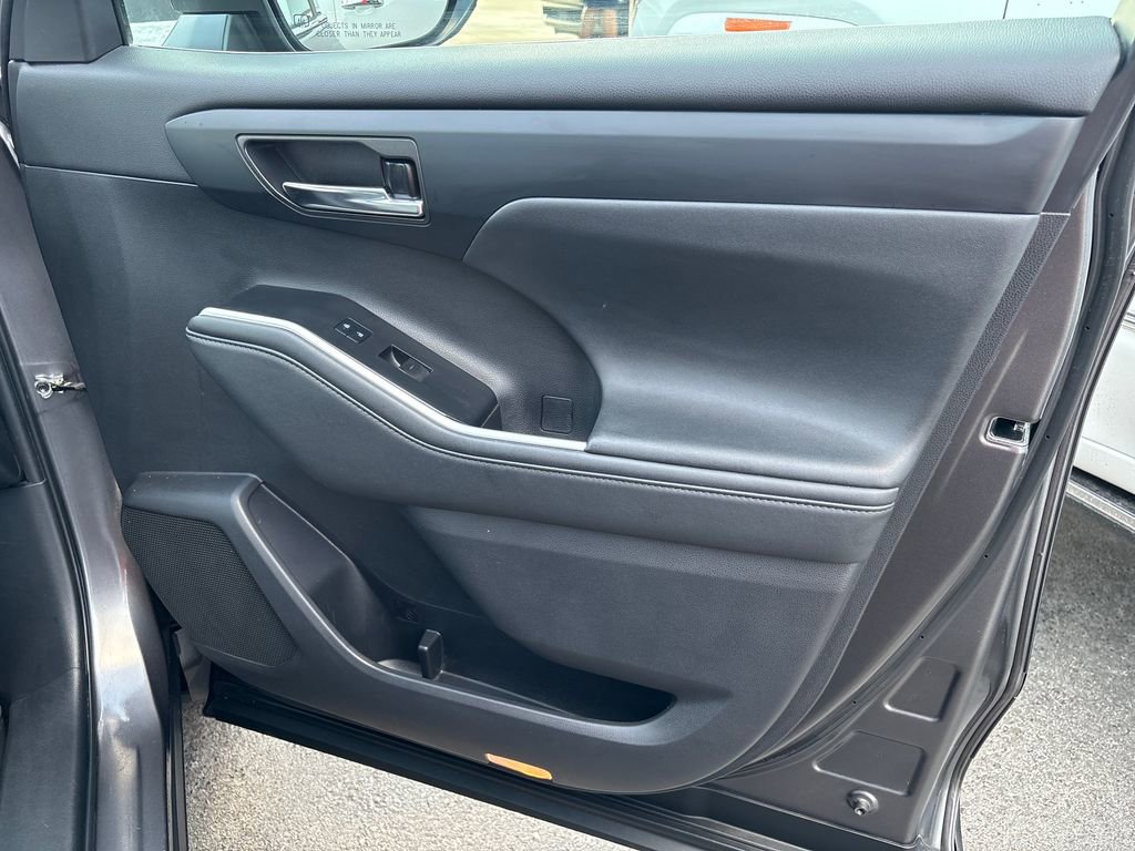 Used 2022 Toyota Highlander XLE image 43