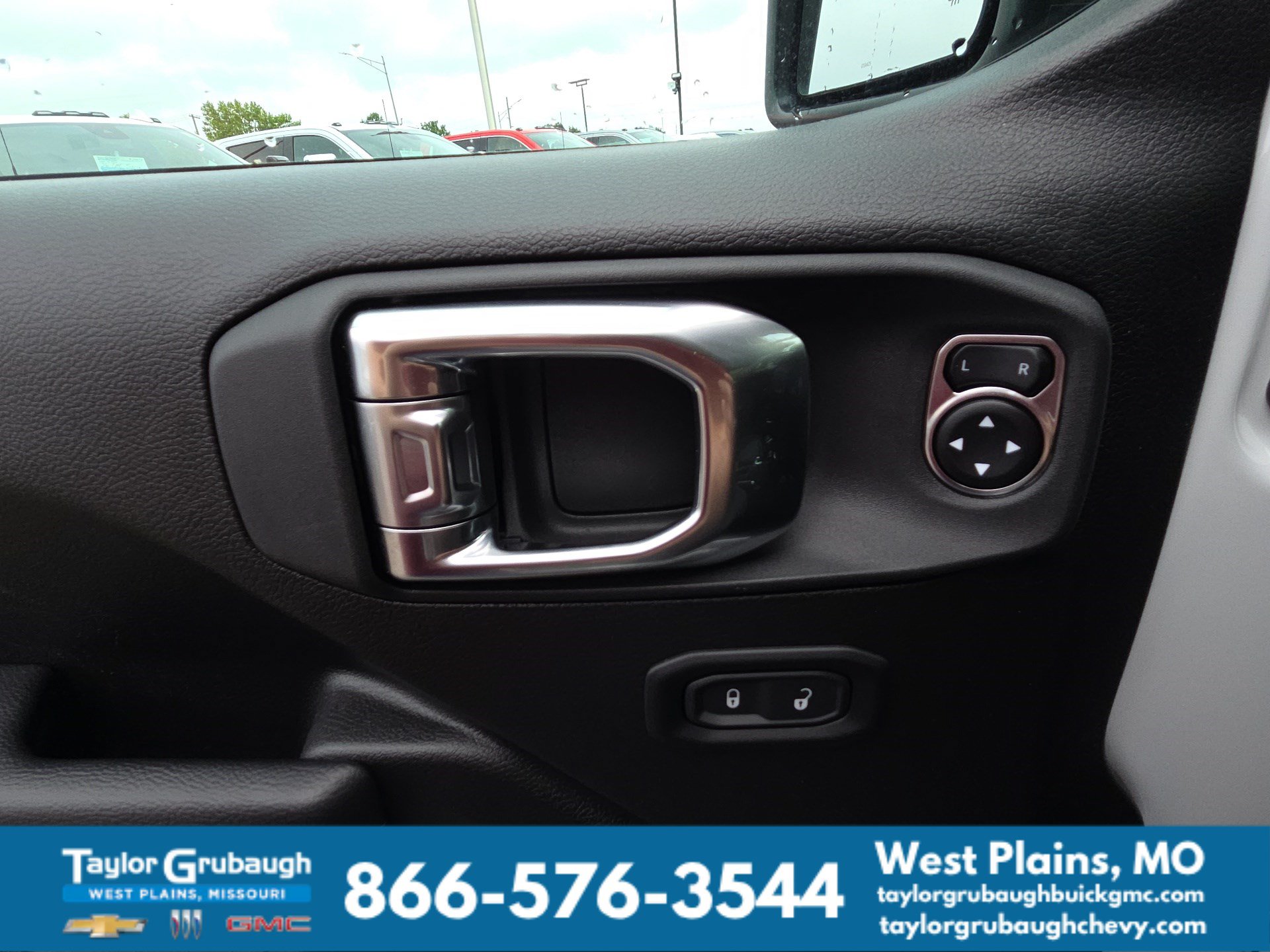 Used 2025 Jeep Gladiator Sport AWD/4WD image 14